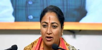 പരാതി നൽകാനെന്ന വ്യാജേനയെത്തി; ഡെൽഹി മുഖ്യമന്ത്രിക്ക് നേരെ ആക്രമണം Rekha Gupta