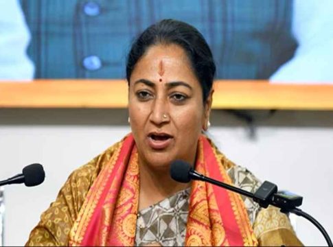 പരാതി നൽകാനെന്ന വ്യാജേനയെത്തി; ഡെൽഹി മുഖ്യമന്ത്രിക്ക് നേരെ ആക്രമണം Rekha Gupta
