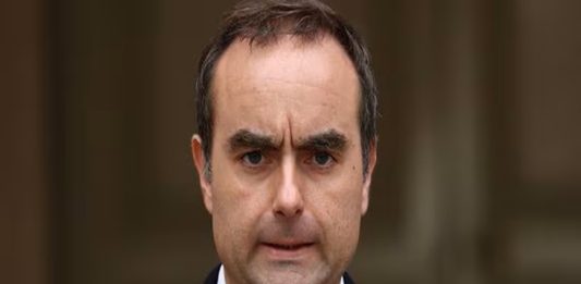 പുതിയ മന്ത്രിസഭ പ്രഖ്യാപിച്ചു; മണിക്കൂറുകൾക്കകം രാജിവെച്ച് ഫ്രഞ്ച് പ്രധാനമന്ത്രി French Prime Minister Sebastien Lecornu