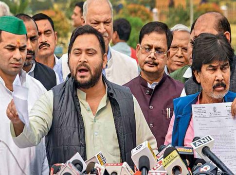 ‘കുടുംബത്തിൽ ഒരാൾക്ക് സർക്കാർ ജോലി, സ്ത്രീകൾക്ക് പ്രതിമാസം 2500 രൂപ ധനസഹായം’ thejaswi yadav