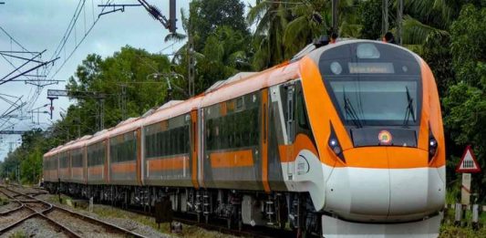 ഓണക്കാല യാത്രാക്ളേശം; ബെംഗളൂരു-എറണാകുളം വന്ദേഭാരതിന്റെ കോച്ചുകൾ കൂട്ടി Vande Bharat Express