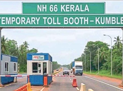 ആരിക്കാടി ടോൾ പ്ളാസ പ്രതിഷേധം; 500 പേർക്കെതിരെ കേസ്, ക്യാമറകൾ നശിപ്പിച്ചു Arikady Toll Plaza