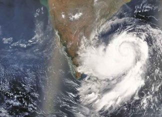 ദിത്വ ചുഴലിക്കാറ്റ്; കനത്ത മഴ, പാമ്പൻ പാലം വഴിയുള്ള ട്രെയിൻ ഗതാഗതം നിരോധിച്ചു Ditwah Cyclone