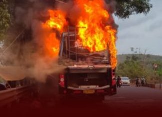 ഗവിയിലേക്ക് പോയ കെഎസ്ആർടിസി ബസ് കത്തിനശിച്ചു; യാത്രക്കാർ സുരക്ഷിതർ KSRTC bus fire incident