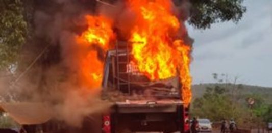 ആന്ധ്രാപ്രദേശിൽ ബസും ലോറിയും കൂട്ടിയിടിച്ച് തീപിടിത്തം; 14 മരണം bus fire incident