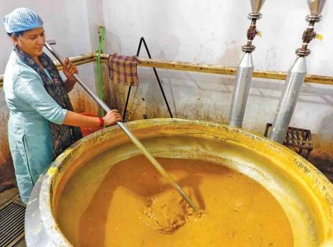 സുധയുടെ രുചിപ്പെരുമ ശബരിമലയിലും; ആദ്യമായി മെസ് നടത്തിപ്പിന് ഒരു വനിത sudha