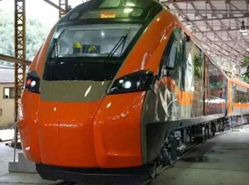 വന്ദേഭാരത് സ്ളീപ്പർ; കേരളത്തിന് രണ്ടെണ്ണം, അമൃത് ഭാരത് ട്രെയിനും പരിഗണനയിൽ Vande Bharat Sleeper Train