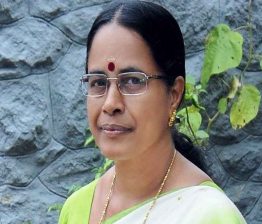 പ്രചാരണ വീഡിയോ പുറത്തിറക്കിയ സംഭവം; നാല് പോലീസുകാർക്ക് സ്ഥലം മാറ്റം P. Aisha Potty joins Congress