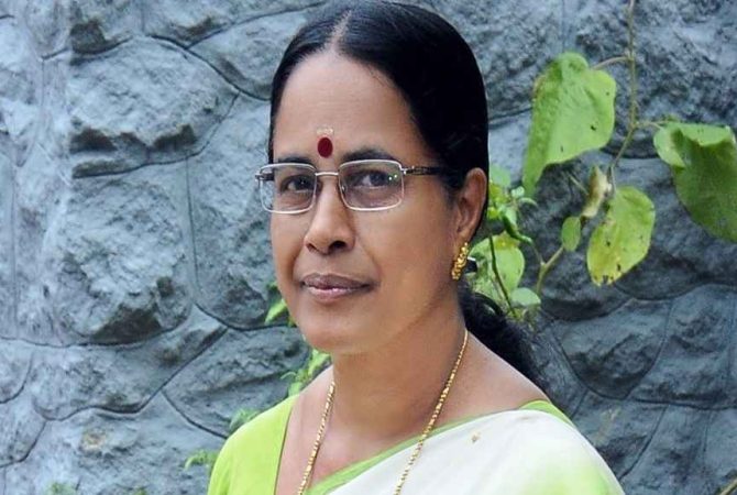 പ്രചാരണ വീഡിയോ പുറത്തിറക്കിയ സംഭവം; നാല് പോലീസുകാർക്ക് സ്ഥലം മാറ്റം P. Aisha Potty joins Congress