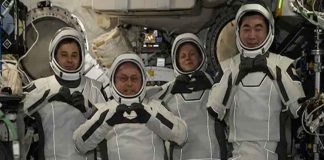 ആരോഗ്യപ്രശ്നം നേരിടുന്ന സഞ്ചാരിയുമായി ക്രൂ-11 സംഘം ഭൂമിയിലിറങ്ങി; ചരിത്രത്തിലാദ്യം SpaceX Crew-11 Returns Early To Earth