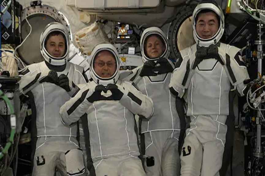 SpaceX Crew-11 Returns Early To Earth SpaceX Crew-11 Returns Early To Earth
