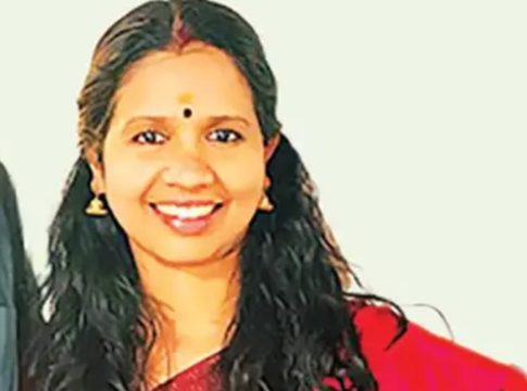 എട്ടുമാസത്തെ ചികിൽസ; അർബുദത്തെ തോൽപ്പിച്ചു, പിന്നാലെ പിഎച്ച്ഡി നേടി സൂര്യകല