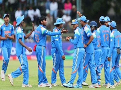 ഇംഗ്ളണ്ട് 311ന് ഓൾഔട്ട്; അണ്ടർ 19 ലോകകപ്പിൽ കിരീടമുയർത്തി ഇന്ത്യ Under 19 ODI World Cup- India vs England