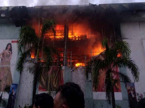 കോഴിക്കോട് ജയലക്ഷ്മിയിൽ വൻ തീപിടിത്തം; ജീവനക്കാരെ ഒഴിപ്പിച്ചു Kozhikode Jayalakshmi Silks Fire