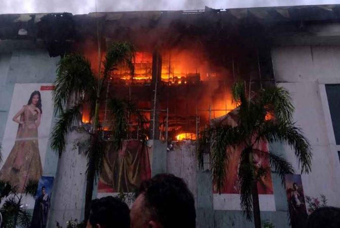 കോഴിക്കോട് ജയലക്ഷ്മിയിൽ വൻ തീപിടിത്തം; ജീവനക്കാരെ ഒഴിപ്പിച്ചു Kozhikode Jayalakshmi Silks Fire