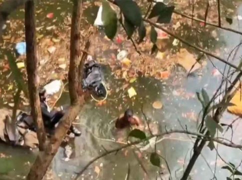 രക്ഷാപ്രവർത്തനം വിഫലം; ലോറിയിൽ കുടുങ്ങിയ ക്ളീനർ മരിച്ചു Mini Lorry Accident In Malappuram