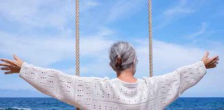 91ആം വയസിലും ‘ജിൽ’ മുത്തശ്ശി ‘ചിൽ’; എന്റമ്മോ ആർക്കും പറ്റില്ലെന്ന് കമന്റുകൾ Elderly Lady Happy Pic