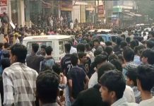 ഒരു രൂപയ്ക്ക് ഷൂ; ഇരച്ചെത്തി ആളുകൾ, കോഴിക്കോട് കടയ്ക്ക് മുന്നിൽ സംഘർഷം shop-inauguration-clash-in-kozhikode