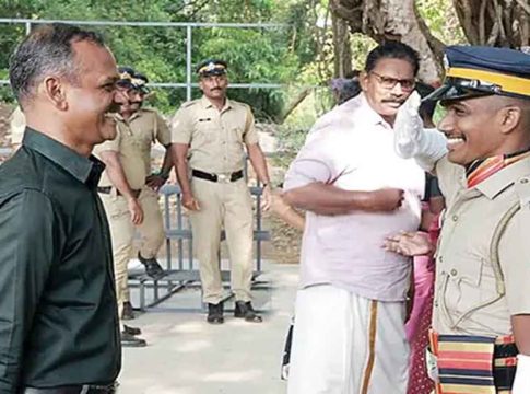 kerala police constable advaith salutes father