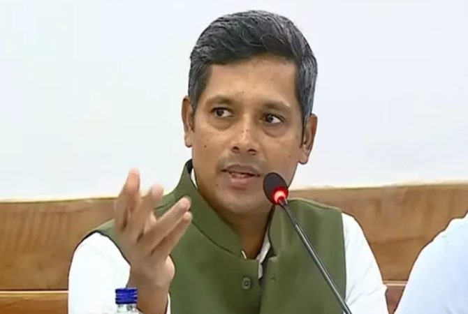 അഭിമുഖം നീക്കിയത് മെറ്റക്ക് സംഭവിച്ച അബദ്ധം, ഉടൻ പരിഹാരം കാണും; തിരഞ്ഞെടുപ്പ് ഓഫീസർ Chief Electoral Officer Rathan Khelkar