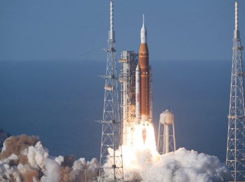 ആർട്ടെമിസ്-II നിർണായക ഘട്ടത്തിൽ; പേടകം ഭൂമി വിട്ട് ചന്ദ്രനിലേക്ക് കടന്നു Artemis 2 Moon Mission