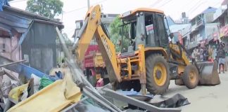 പൂപ്പാറ കയ്യേറ്റം; കെട്ടിടങ്ങളും വീടുകളും പൊളിച്ചു തുടങ്ങി, നാട്ടുകാർ സമരത്തിൽ Illegal encroachments in Pooppara
