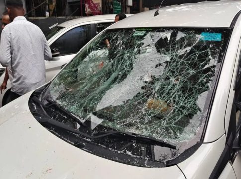 ഇഡി ഉദ്യോഗസ്ഥർക്ക് നേരെ ആക്രമണം; വധശ്രമത്തിന് കേസ്, നാലുപേർ അറസ്റ്റിൽ ED Raids Pinarayi Vijayan's Home Massive Clash