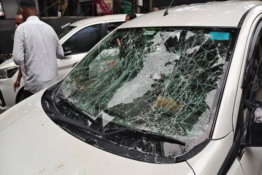 ED Raids Pinarayi Vijayan's Home Massive Clash ED Raids Pinarayi Vijayan's Home Massive Clash