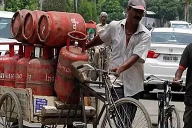 വാണിജ്യ സിലിണ്ടർ വില വീണ്ടും കൂട്ടി; ഇന്ന് മുതൽ പ്രാബല്യത്തിൽ commercial LPG price hike