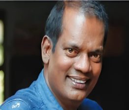 ചിരികൾ ബാക്കി; പൊതുദർശനം ആരംഭിച്ചു, സംസ്കാരം മൂന്നുമണിക്ക് വീട്ടുവളപ്പിൽ salim kumar