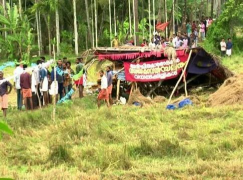 കിഴാറ്റൂർ വയൽക്കിളി സമരം; 28 പ്രതികളെയും കോടതി വെറുതെവിട്ടു keezhattur vayalkillikkal protest