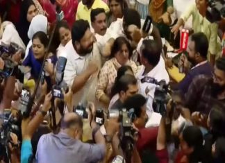 ഷർട്ട് വലിച്ചുകീറി, വനിതാ കൗൺസിലറെ മർദ്ദിച്ചു; കൗൺസിൽ യോഗത്തിൽ സംഘർഷം Thiruvananthapuram Corporation clash