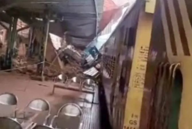 കോഴിക്കോട് റെയിൽവേ സ്റ്റേഷനിലെ ക്ളോക്ക് ടവർ തകർന്നു വീണു; ആളപായമില്ല Kozhikode Railway Station Clock tower collapse