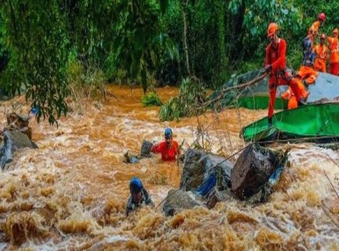 കള്ളാടി മണ്ണിടിച്ചിൽ; ഒരാളുടെ മൃതദേഹം കൂടി കണ്ടെത്തി, മരണസംഖ്യ ഏഴായി Kalladi Landslide