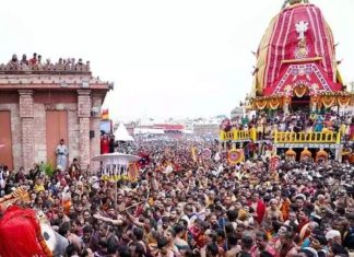 പുരിയിൽ രഥയാത്രയ്ക്കിടെ തിക്കും തിരക്കും; രണ്ടുമരണം, നൂറോളം പേർക്ക് പരിക്ക് Puri Jagannath Temple stampede death