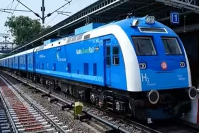 രാജ്യത്തെ ആദ്യ ഹൈഡ്രജൻ ട്രെയിൻ ട്രാക്കിൽ; പ്രധാനമന്ത്രി ഫ്ളാഗ് ഓഫ് ചെയ്തു India Launches First Hydrogen Train