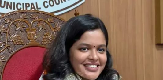 പാലാ നഗരസഭയിൽ എൽഡിഎഫ് അവിശ്വാസ പ്രമേയം പാസായി; ദിയ ബിനു പുറത്ത് DIYA BINU PULICKAKANADAM