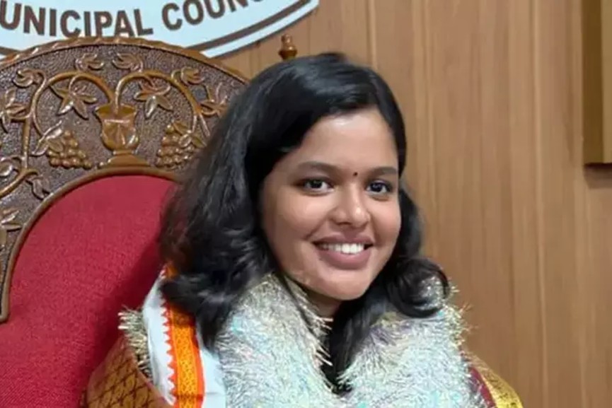 DIYA BINU PULICKAKANADAM DIYA BINU PULICKAKANADAM