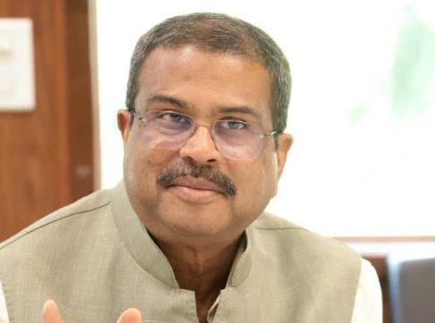 പാറ്റകൾക്ക് മുന്നിൽ കീഴടങ്ങി കേന്ദ്രം; വിദ്യാഭ്യാസ മന്ത്രി ധർമേന്ദ്ര പ്രധാൻ രാജിവെച്ചു Dharmendra Pradhan