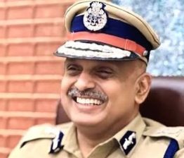 അനുമതിയില്ലാതെ വിദേശയാത്ര; എസ് ശ്രീജിത്തിന് അനുകൂലമായ റിപ്പോർട് തള്ളി ഹൈക്കോടതി adgp s sreejith