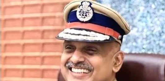 അനുമതിയില്ലാതെ വിദേശയാത്ര; എസ് ശ്രീജിത്തിന് അനുകൂലമായ റിപ്പോർട് തള്ളി ഹൈക്കോടതി adgp s sreejith