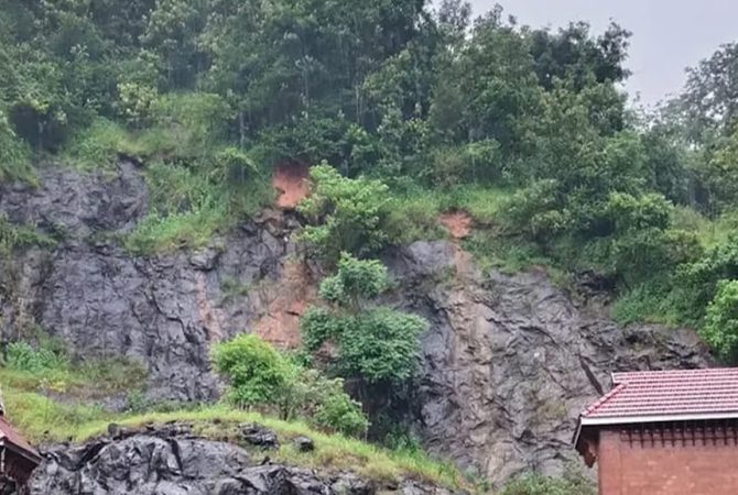 കുതിരാൻ തുരങ്കത്തിൽ മണ്ണിടിച്ചിൽ; പ്രദേശത്ത് മഴ തുടരുന്നതിൽ ആശങ്ക Kuthiran tunnel landslide
