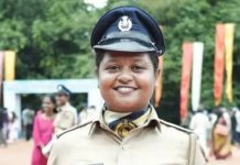 പോലീസ് യൂണിഫോമിൽ മകൾ; കോവിഡ് കവർന്ന അമ്മയുടെ ആഗ്രഹ സഫലീകരണം oliva