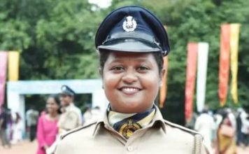 പോലീസ് യൂണിഫോമിൽ മകൾ; കോവിഡ് കവർന്ന അമ്മയുടെ ആഗ്രഹ സഫലീകരണം oliva