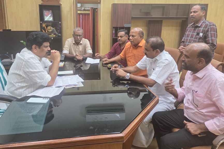 KP Noushad Ali MLA with lawyers meeting the Kerala Revenue Minister over the proposed new Ponnani Court Complex.