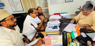 പൊന്നാനി ഫൂട്ട് ഓവർബ്രിഡ്ജ്: ഡിസൈൻ മാറ്റത്തിന് അംഗീകാരമായി KP Noushad Ali discusses the Ponnani Foot Overbridge design change with NHAI officials, accompanied by Muhammed Rashid Hudavi and A.M. Samad.