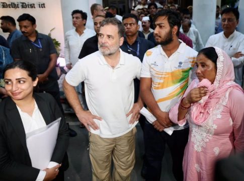 മുട്ടുമടക്കി ഡെൽഹി പോലീസ്; പെല്ലറ്റ് ആക്രമണത്തിൽ കേസ് രജിസ്റ്റർ ചെയ്തു delhi police pellet attack fir ragistred