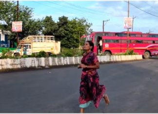 ട്രാക്ക് സ്യൂട്ടും കോട്ടുമില്ല; നഗ്നപാദയായി മാരത്തണിൽ ഓടി ഒന്നാമതെത്തി രമാഭായ് mother runs marathon barefoot to fund daughters' education
