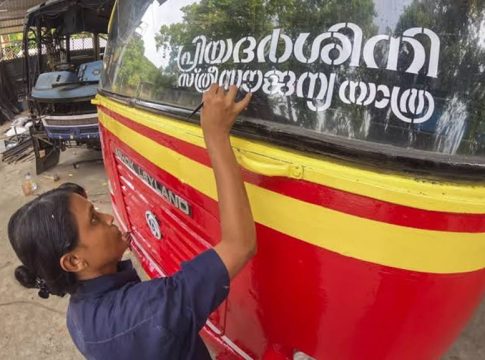 പ്രിയദർശിനി പദ്ധതി; സ്വകാര്യ ബസ് മേഖലയുടെ നഷ്ടം നികത്താൻ ശുപാർശ priyadarshini bus