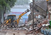 യുപിയിൽ കലക്ട്രേറ്റ് വളപ്പിലെ പള്ളി പൊളിച്ചുനീക്കി; എംപി ഇഖ്റ ഹസൻ വീട്ടുതടങ്കലിൽ bulldozer-action-on-saharanpur-mosque